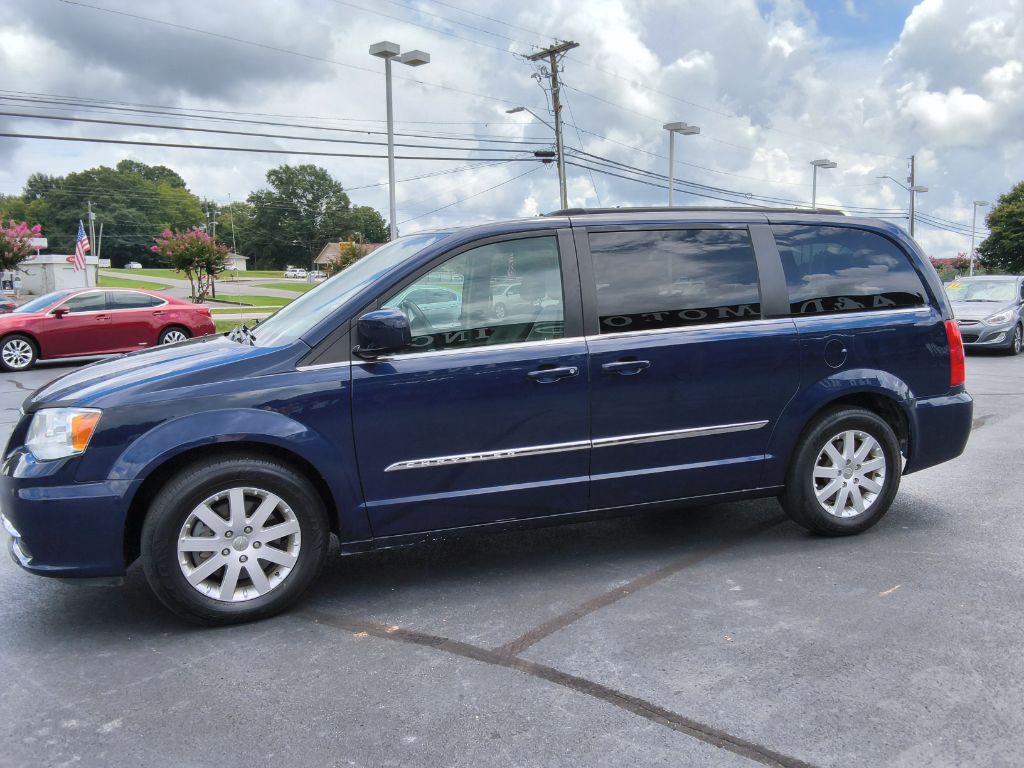 2015 Chrysler Town And Country - $12,900