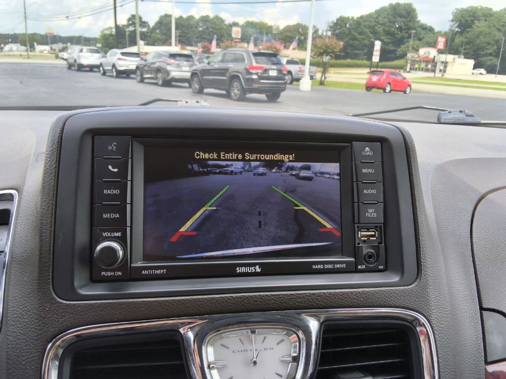 2015 Chrysler Town And Country - $12,900