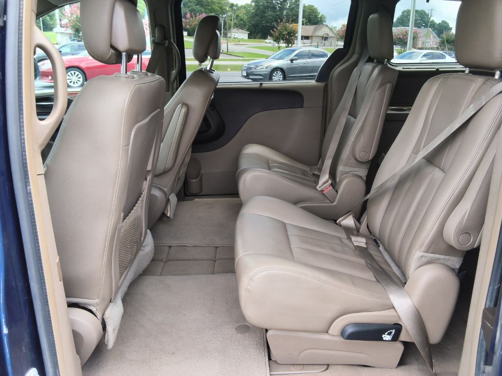2015 Chrysler Town And Country - $12,900