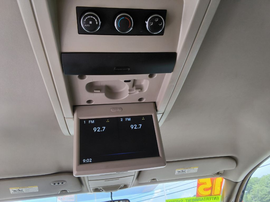 2015 Chrysler Town And Country - $12,900