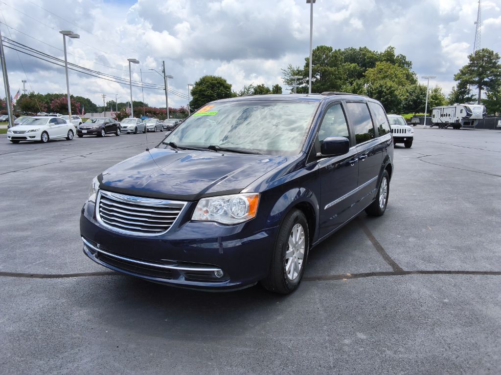 2015 Chrysler Town And Country - $12,900