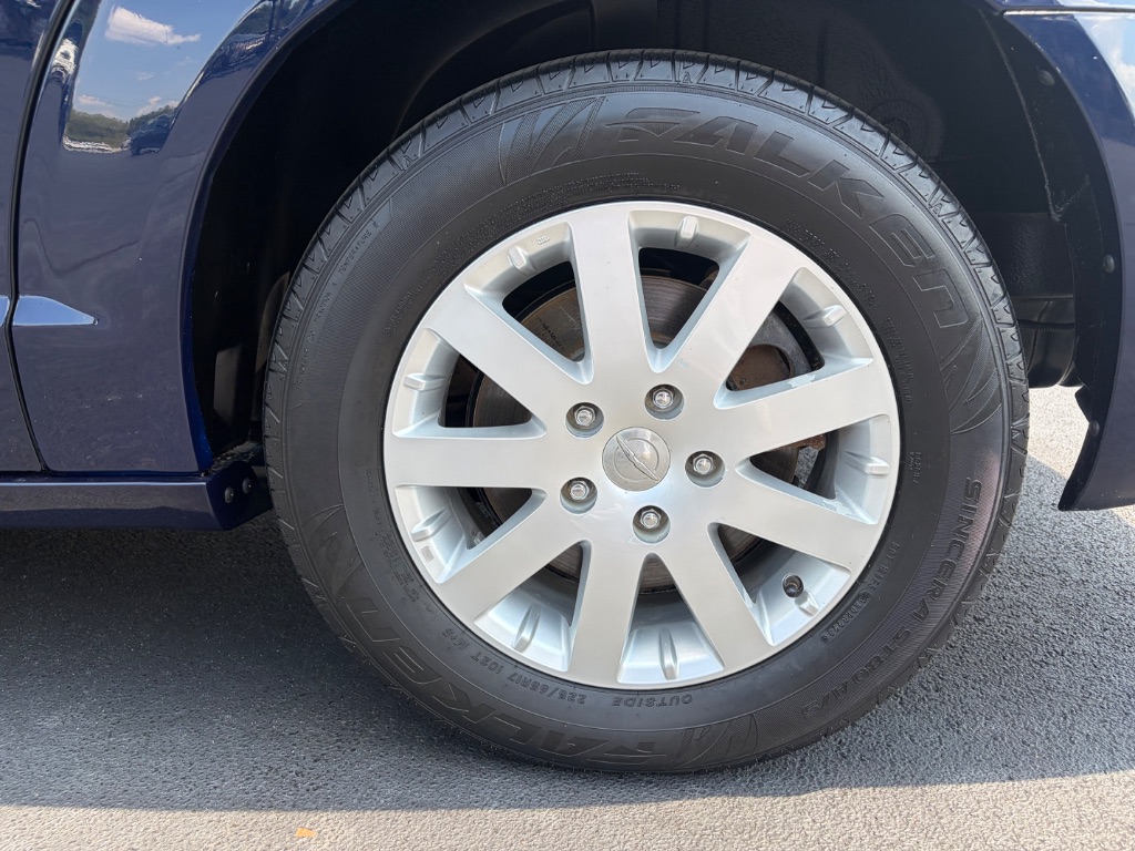 2015 Chrysler Town And Country - $11,900