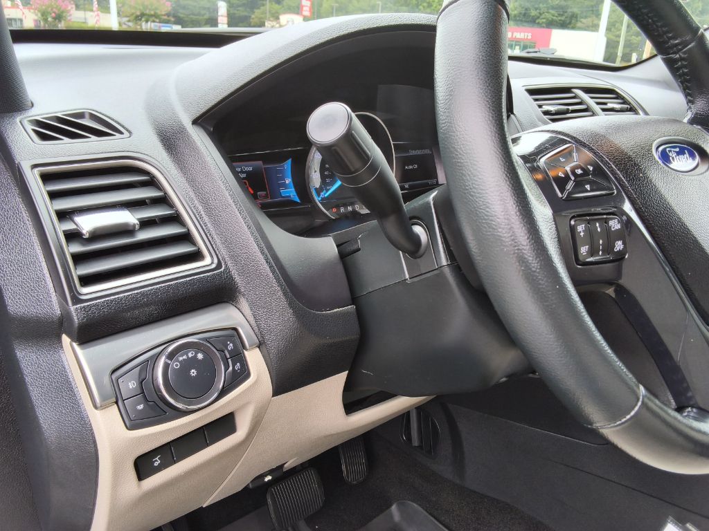 2018 Ford Explorer - $17,900