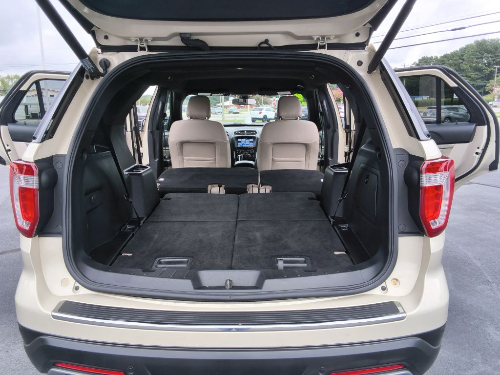 2018 Ford Explorer - $17,900