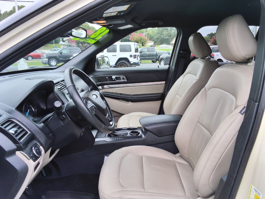 2018 Ford Explorer - $17,900