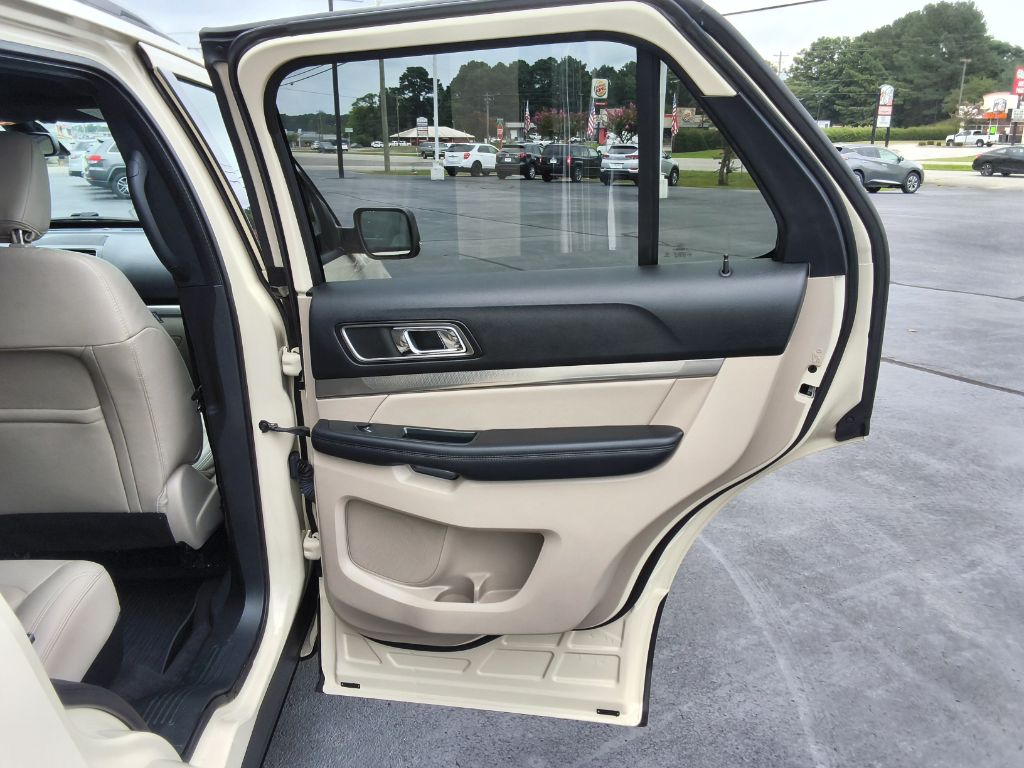 2018 Ford Explorer - $17,900