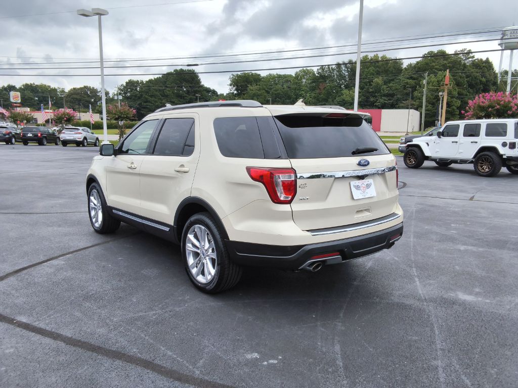 2018 Ford Explorer - $17,900