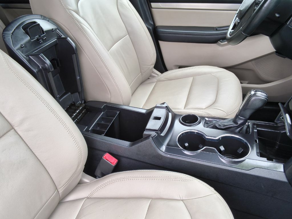 2018 Ford Explorer - $17,900