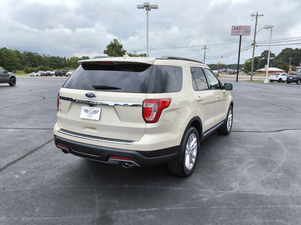 2018 Ford Explorer - $17,900