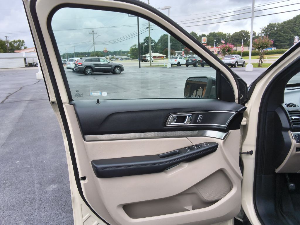 2018 Ford Explorer - $17,900