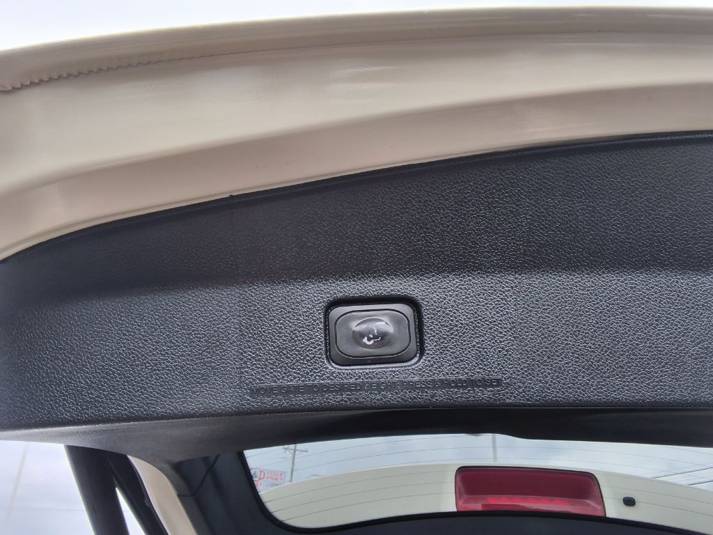 2018 Ford Explorer - $17,900