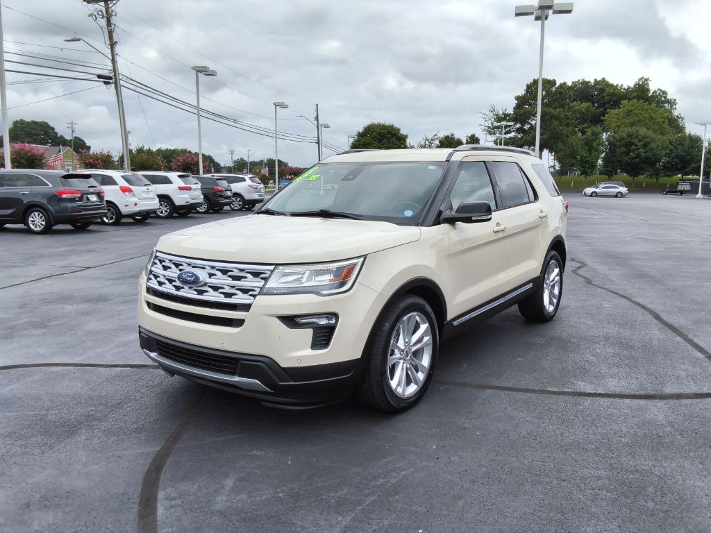 2018 Ford Explorer - $17,900