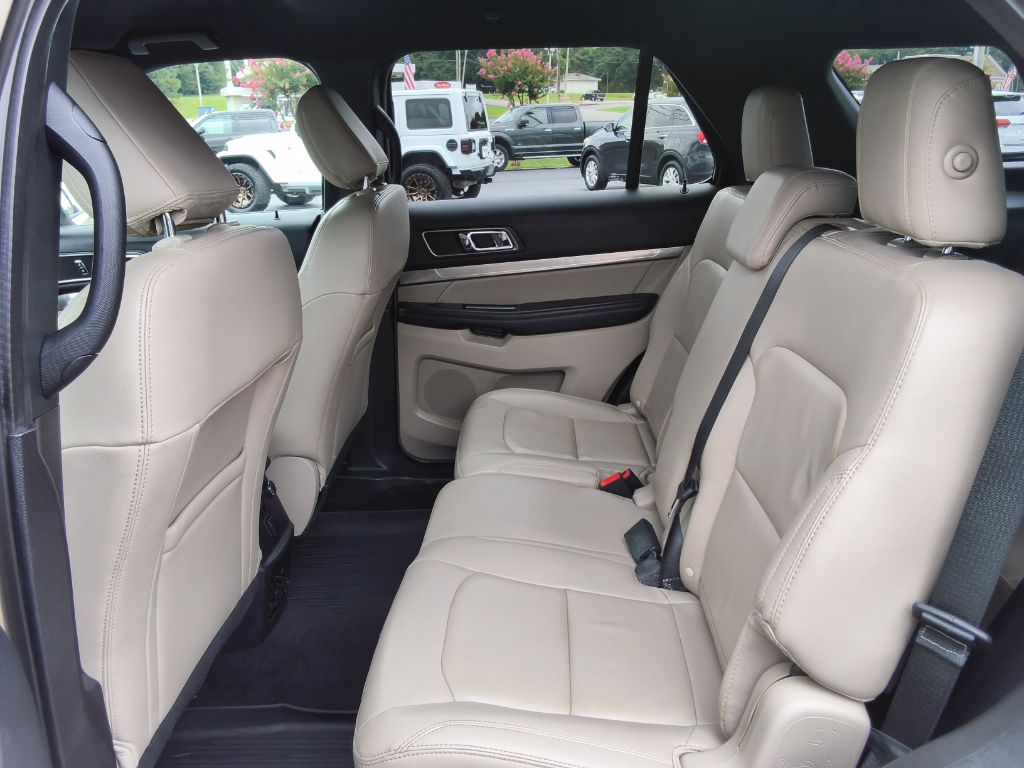 2018 Ford Explorer - $17,900