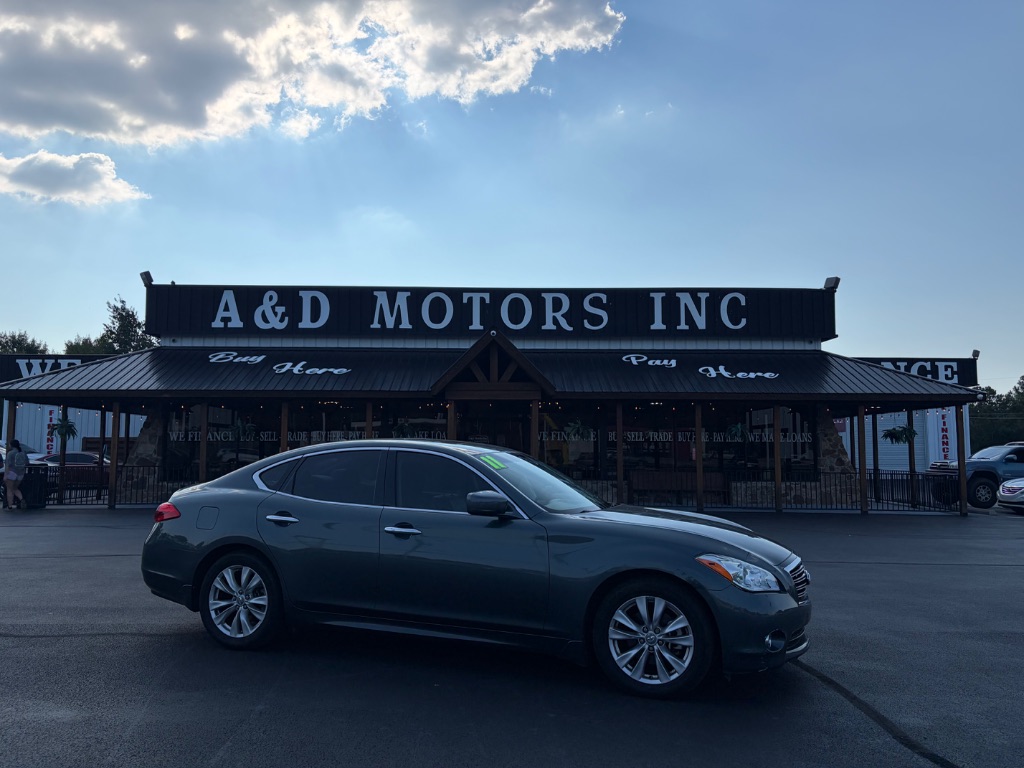2011 INFINITI M - $12,900