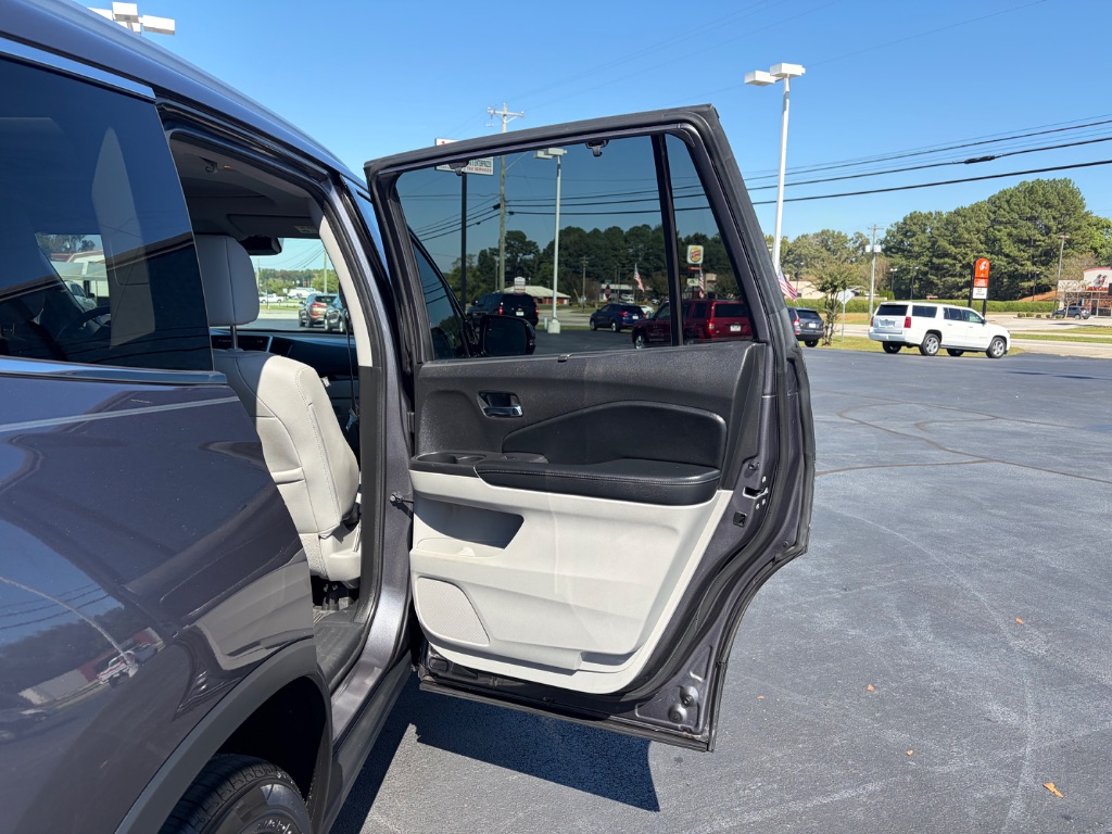 2018 Honda Pilot - $17,900