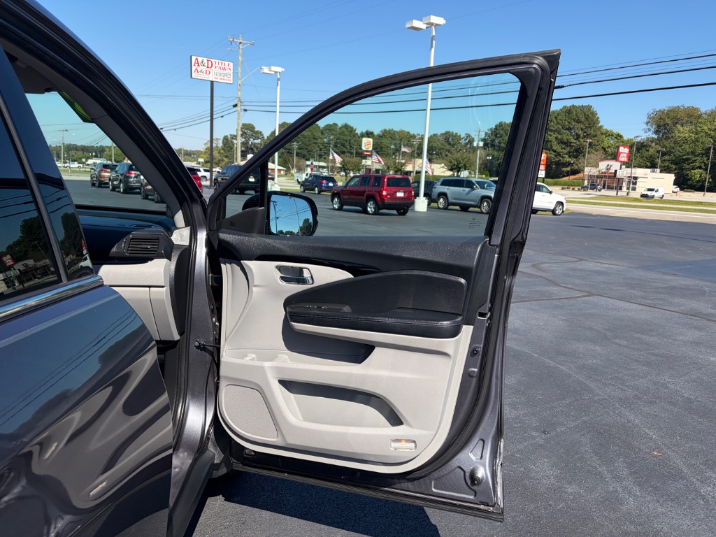 2018 Honda Pilot - $17,900