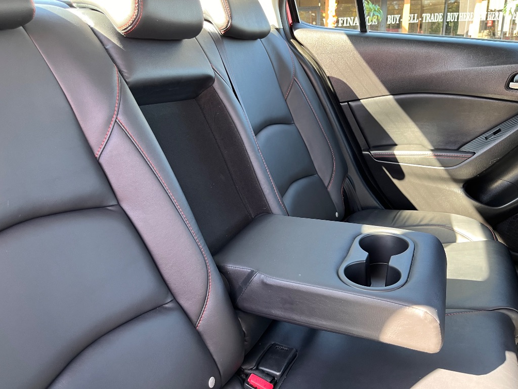 2015 MAZDA MAZDA3 - $10,900