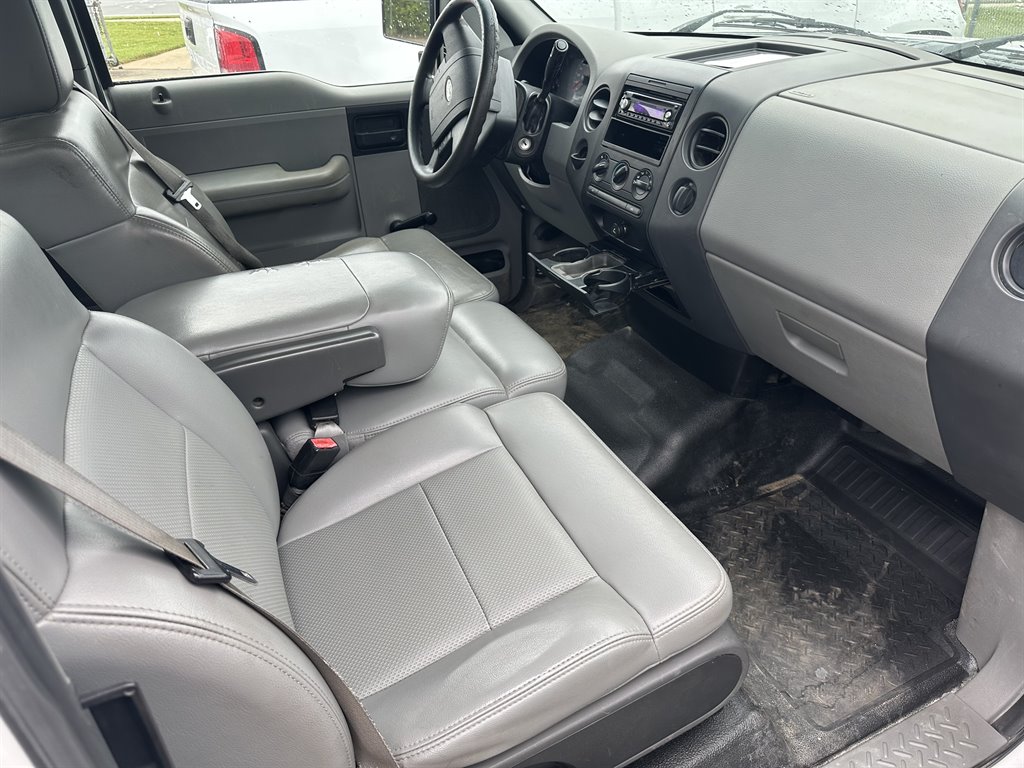 2005 Ford F-150 XL photo