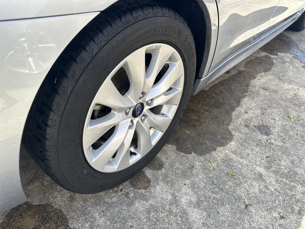 2017 Subaru Legacy Premium photo