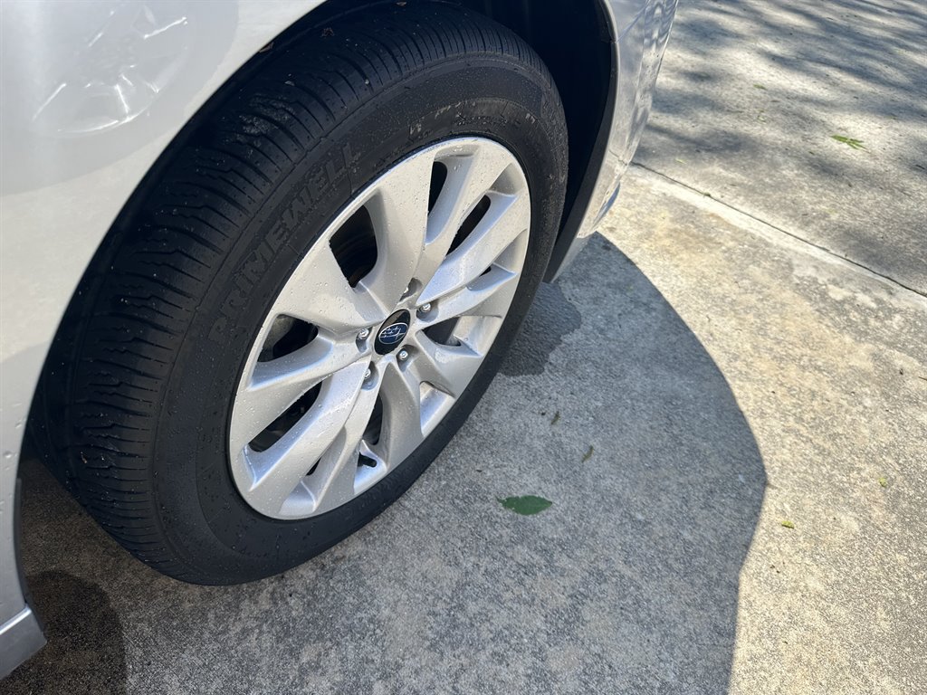 2017 Subaru Legacy Premium photo