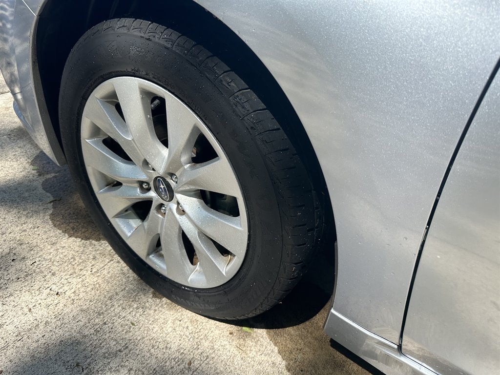 2017 Subaru Legacy Premium photo