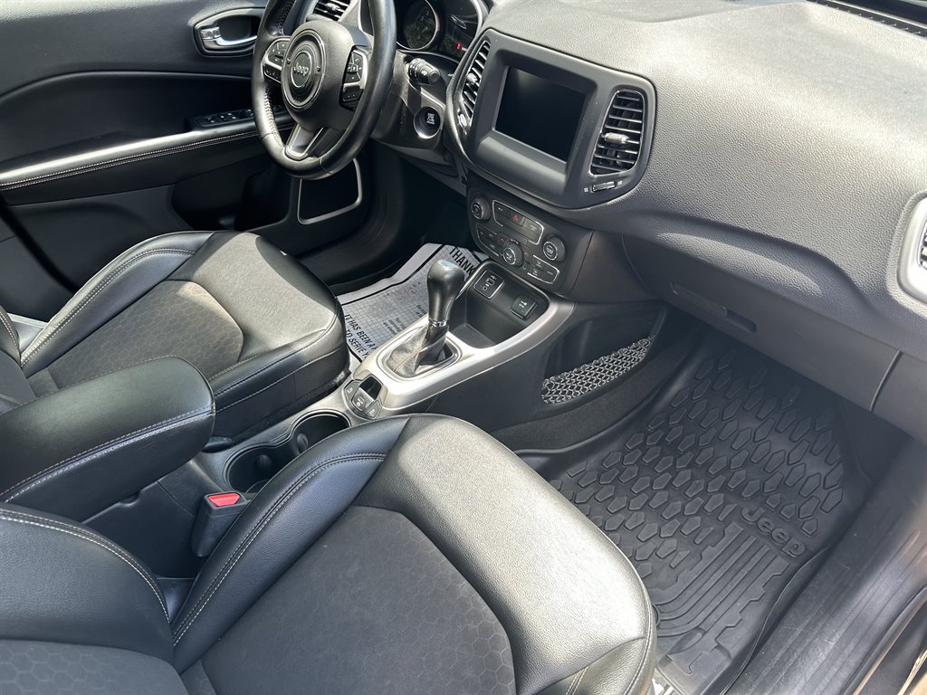 2013 Jeep Grand Cherokee Laredo photo 29