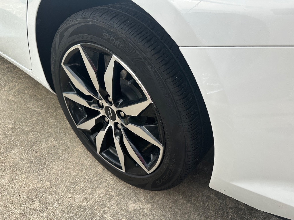 2021 Chevrolet Malibu - $16,500