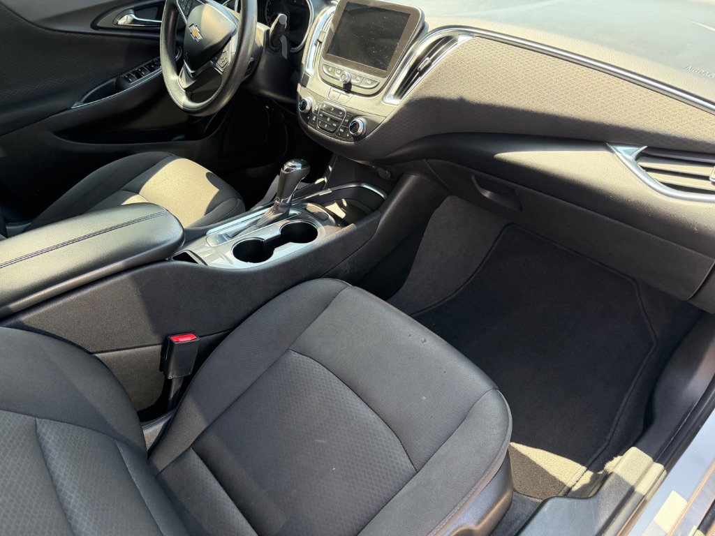 2020 Chevrolet Malibu - $12,900