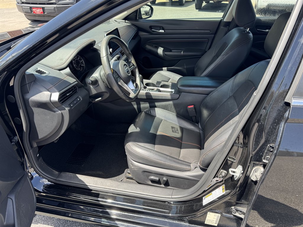 2020 Nissan Altima SR photo