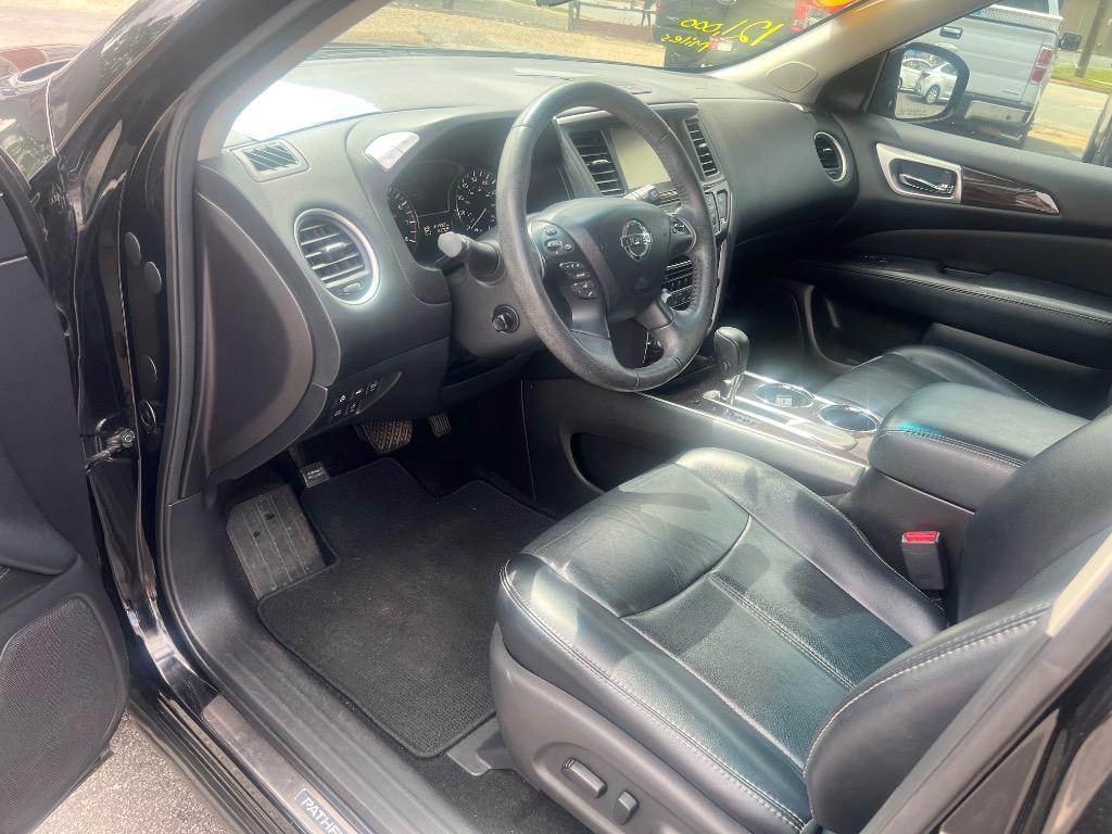 2014 Nissan Pathfinder S photo