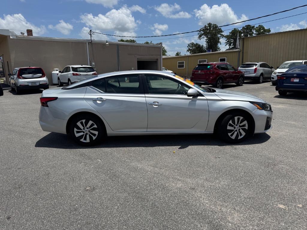 2023 Nissan Altima - $11,995