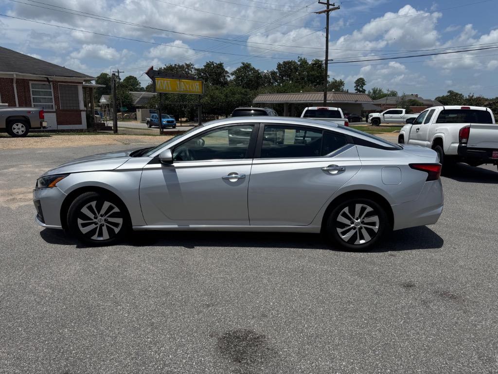 2023 Nissan Altima - $11,995