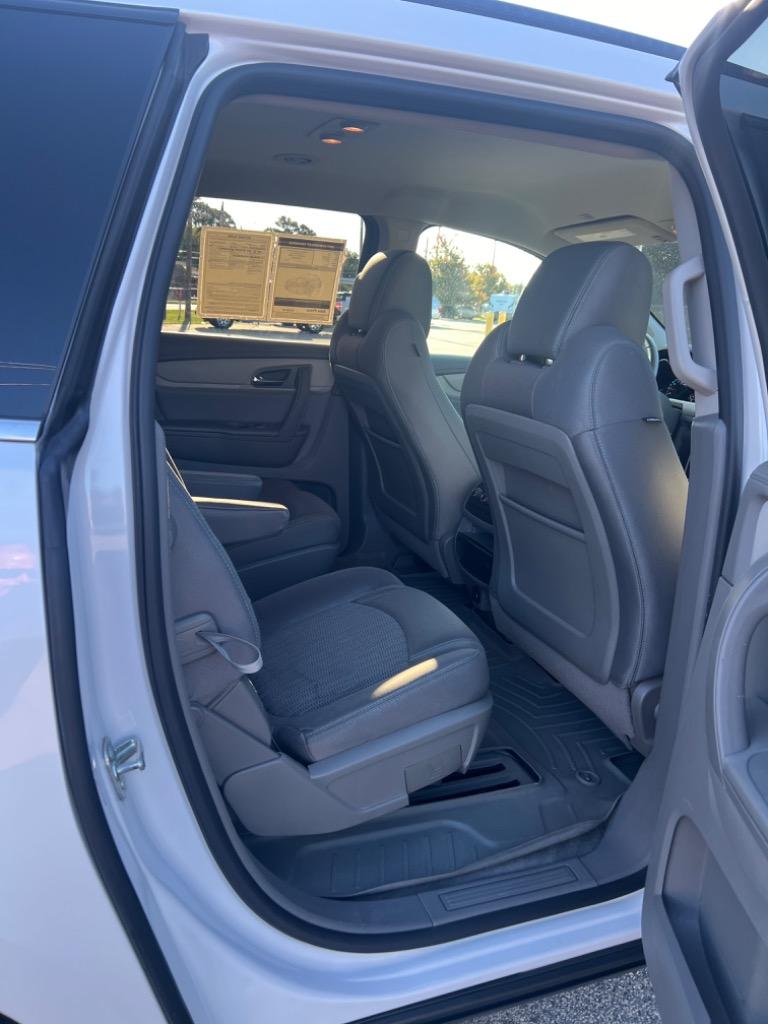 2017 Chevrolet Traverse LT photo
