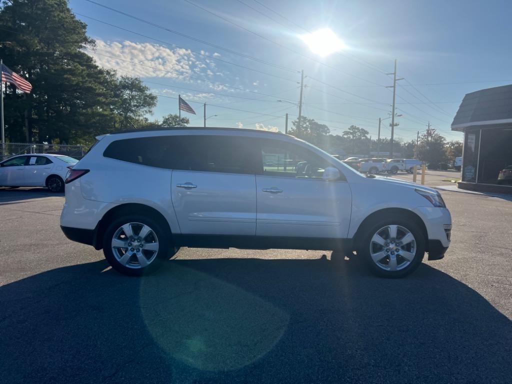 2017 Chevrolet Traverse LT photo