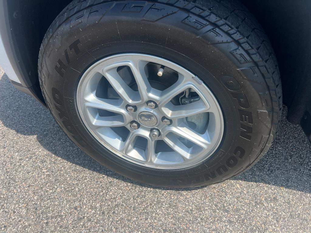 2019 Jeep Cherokee - $16,990
