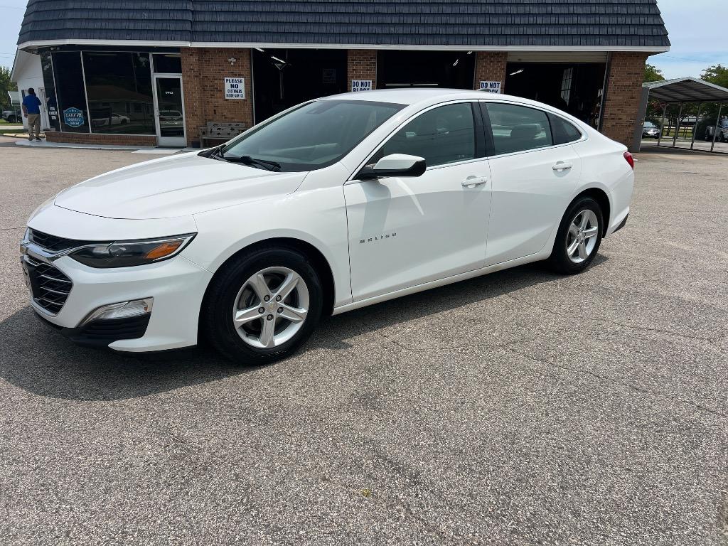 2020 Chevrolet Malibu - $13,990