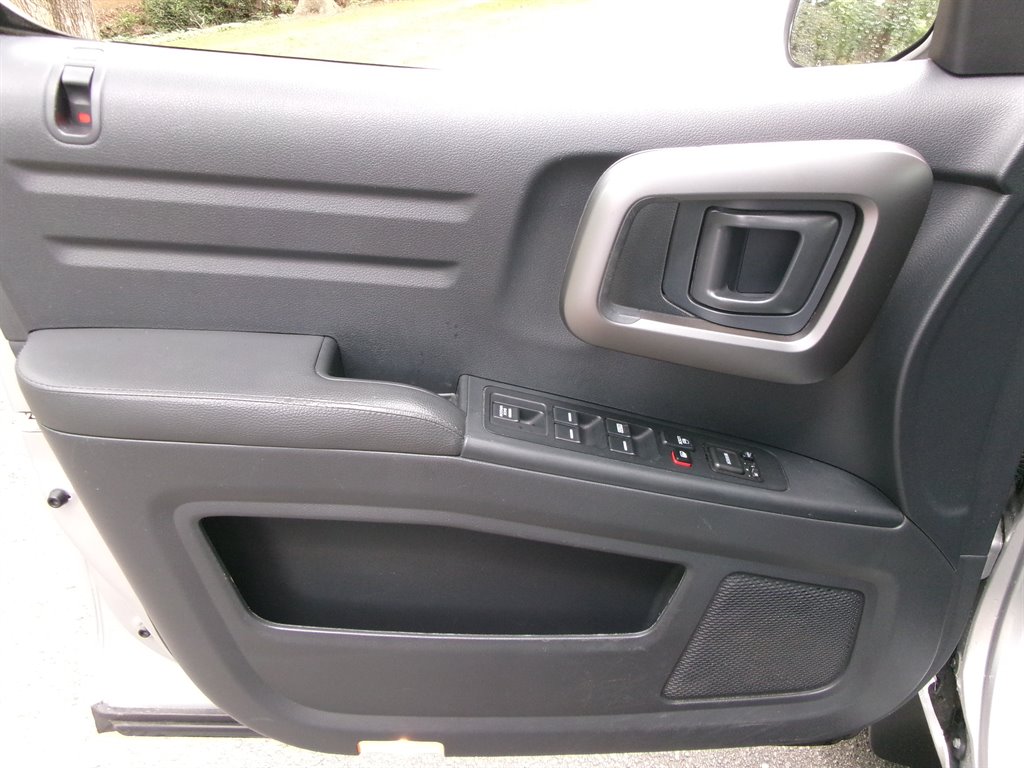 2014 Honda Ridgeline SE photo