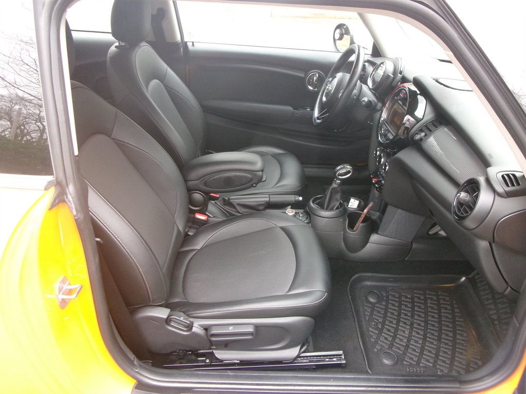 2017 MINI Cooper Coupe photo