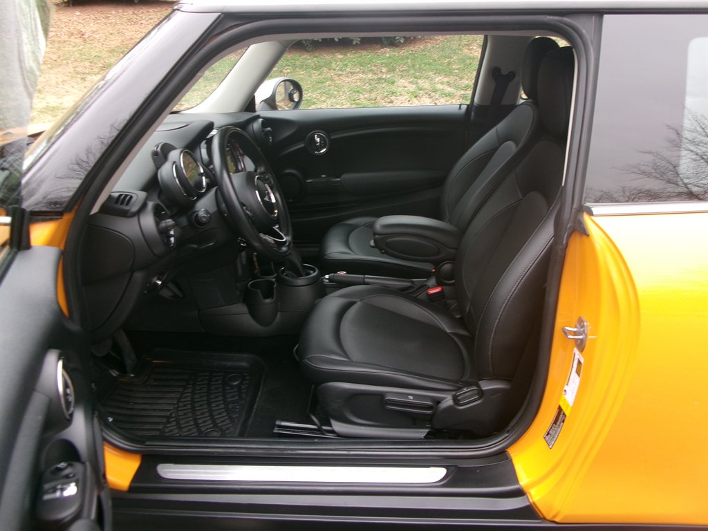 2017 MINI Cooper Coupe photo