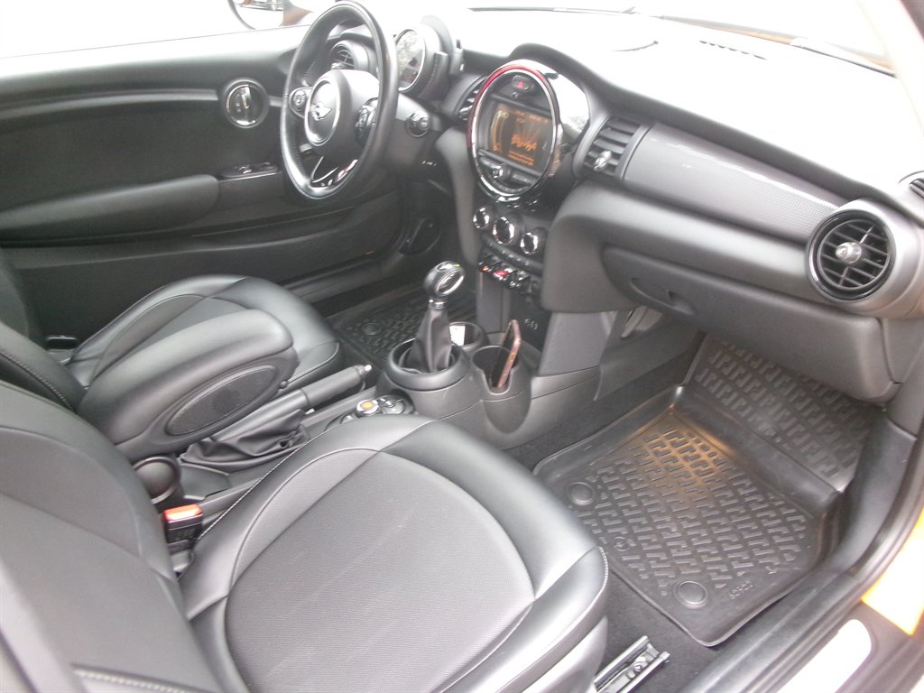 2017 MINI Cooper Coupe photo