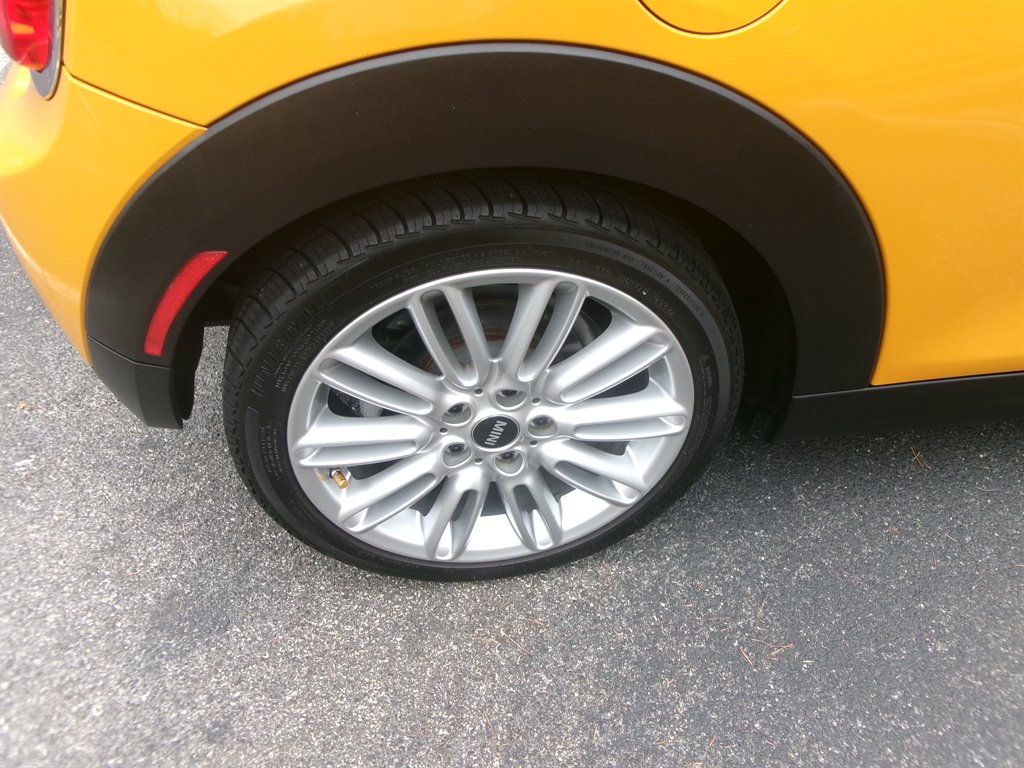 2017 MINI Cooper Coupe photo
