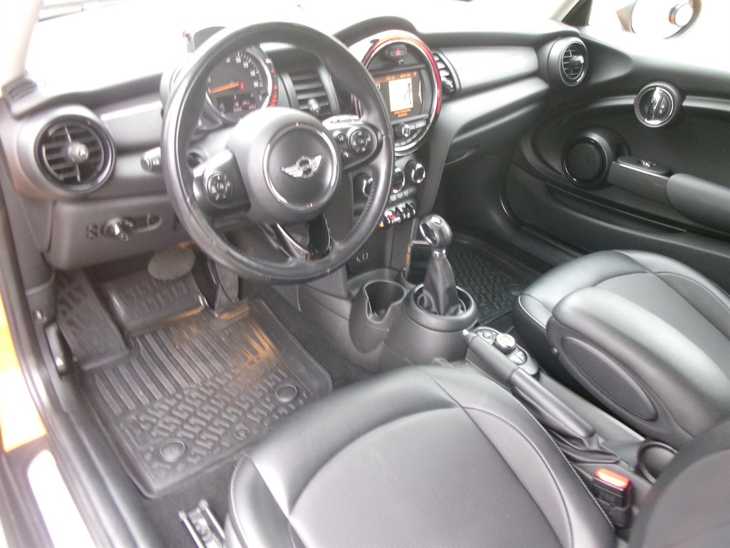 2017 MINI Cooper Coupe photo