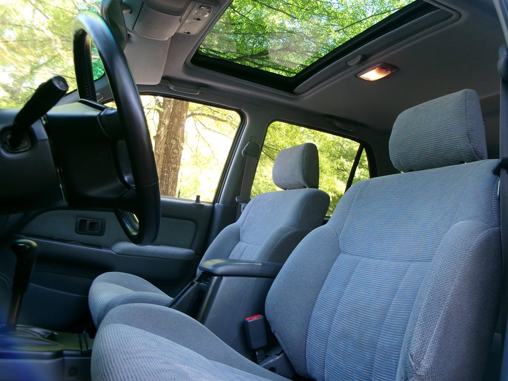 1999 Toyota 4Runner SR5 photo