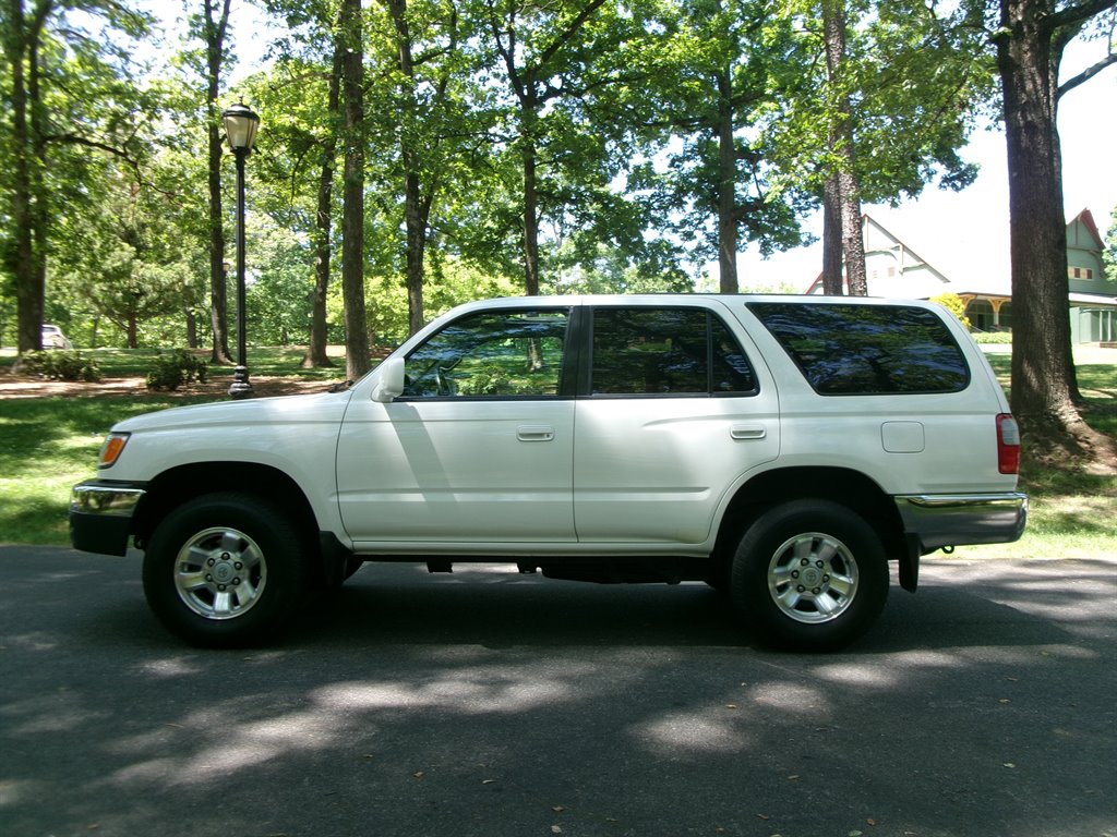 1999 Toyota 4Runner SR5 photo