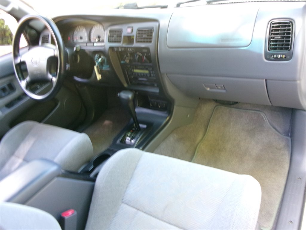 1999 Toyota 4Runner SR5 photo
