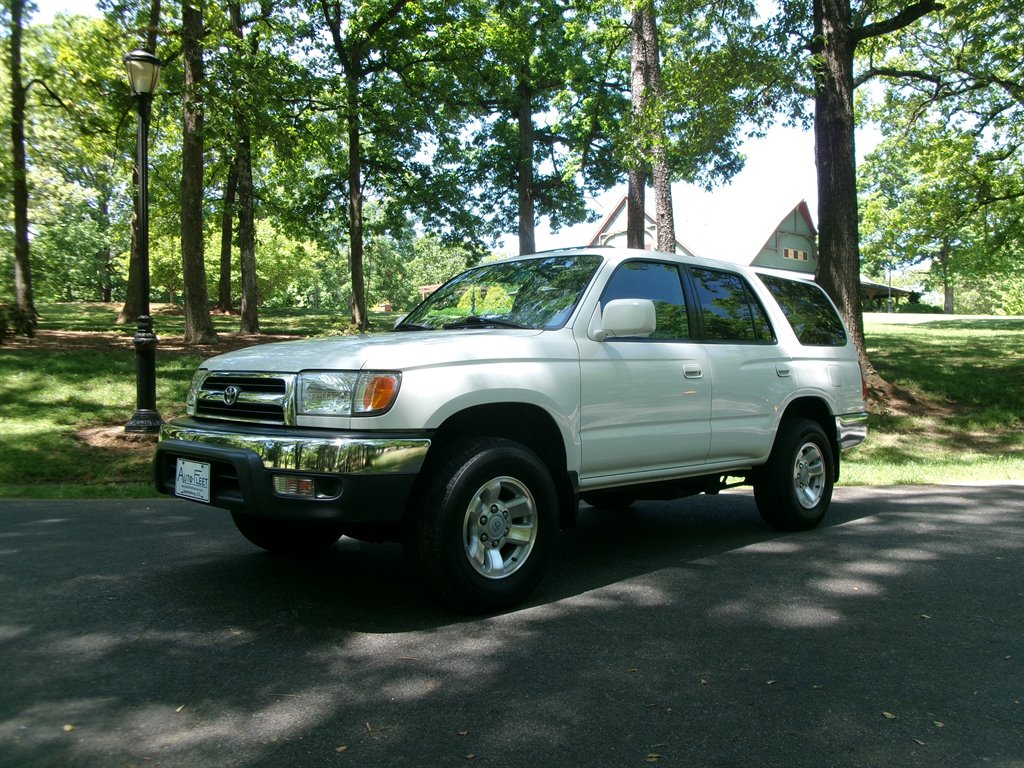 1999 Toyota 4Runner SR5 photo