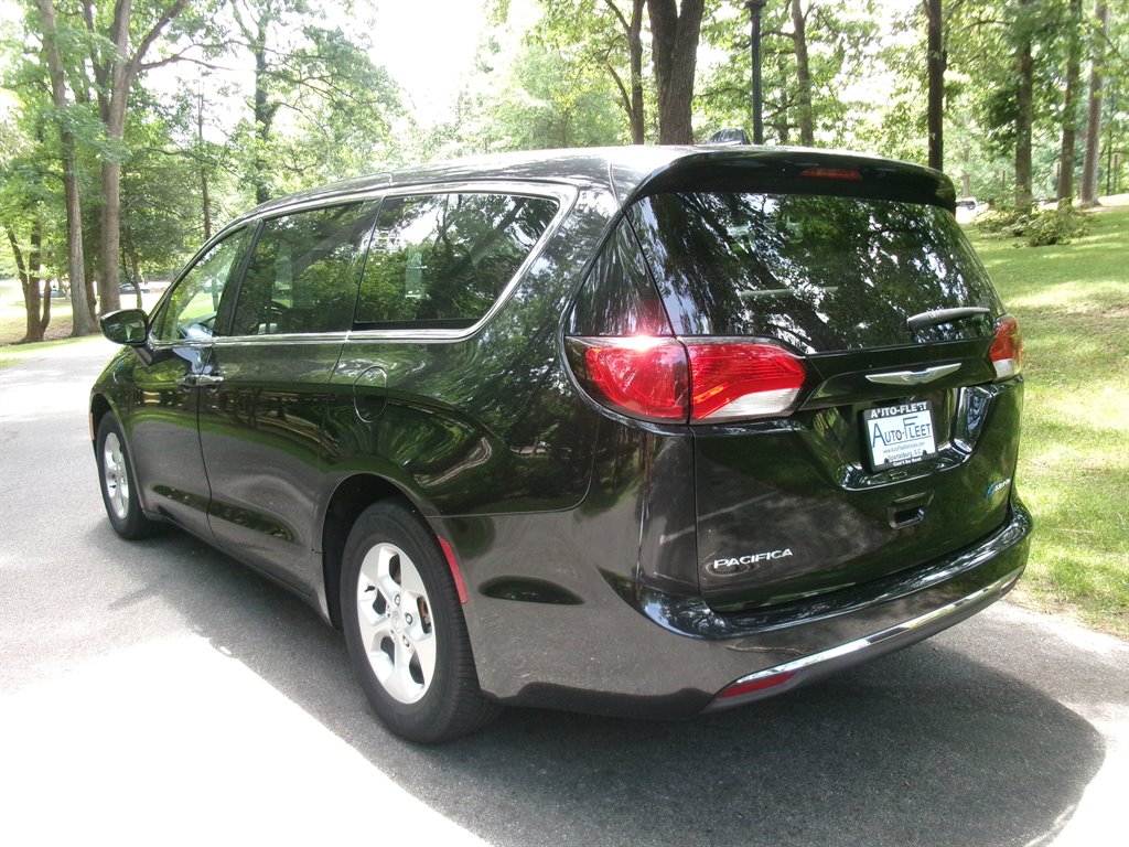 2017 Chrysler Pacifica - $24,995
