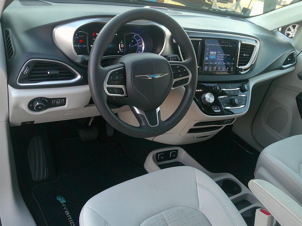 2017 Chrysler Pacifica - $24,995