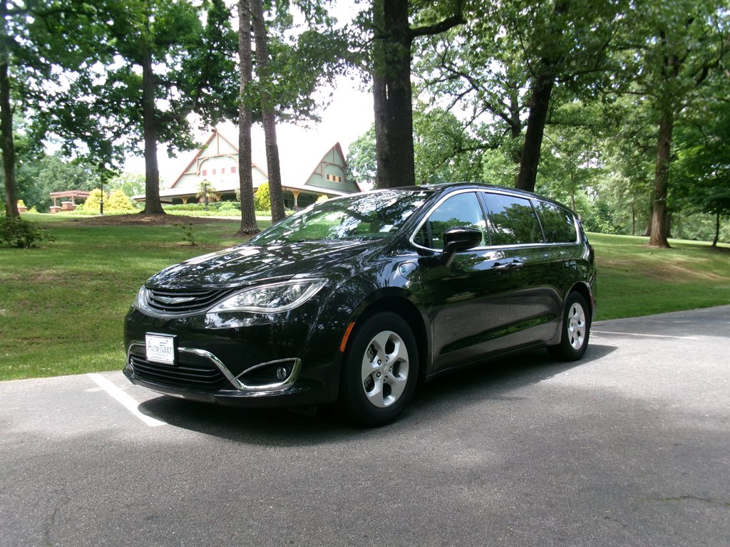 2017 Chrysler Pacifica - $24,995