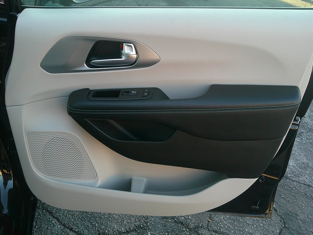 2017 Chrysler Pacifica - $24,995